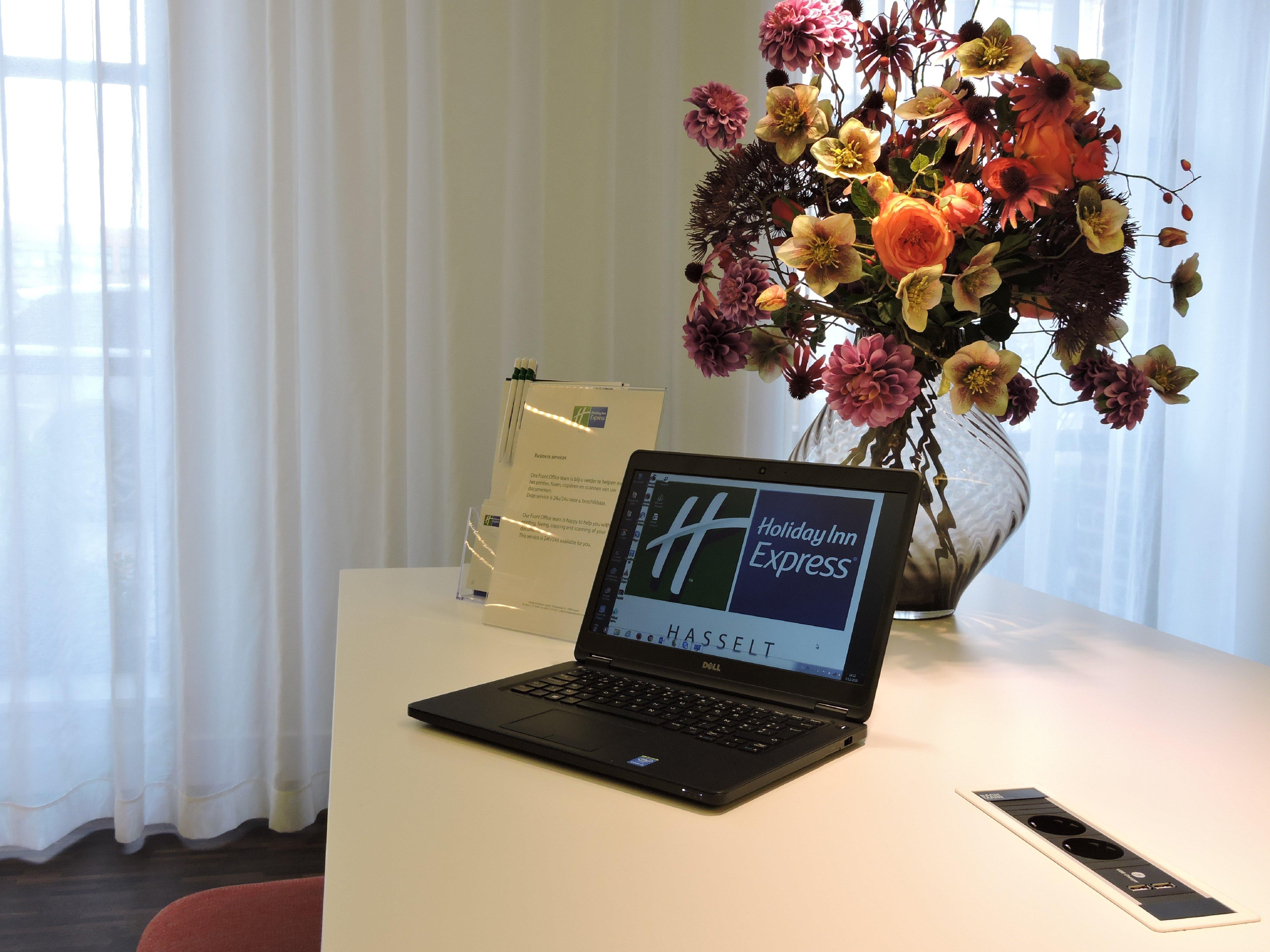 Holiday Inn Express Hasselt By Ihg Exterior foto