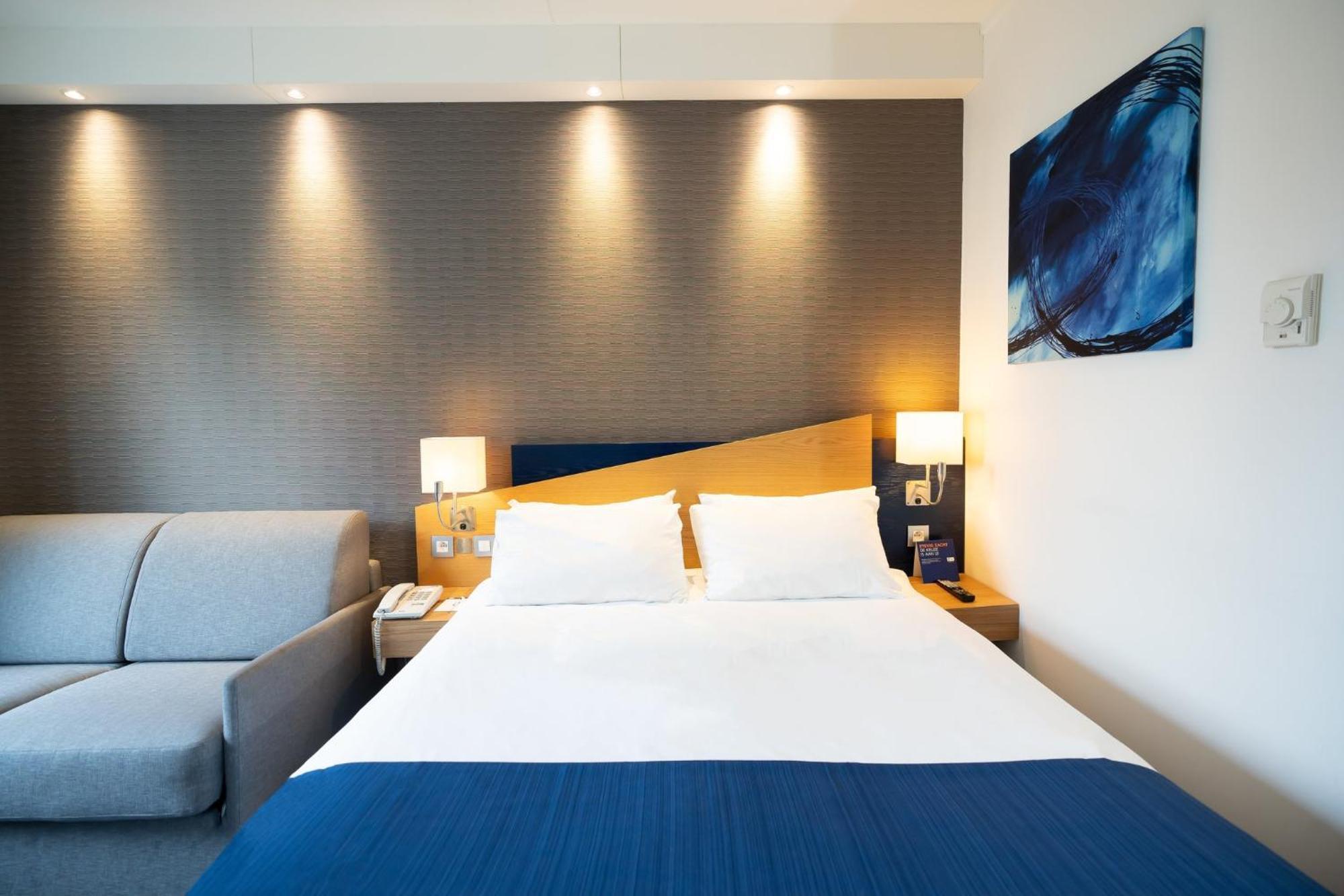 Holiday Inn Express Hasselt By Ihg Exterior foto