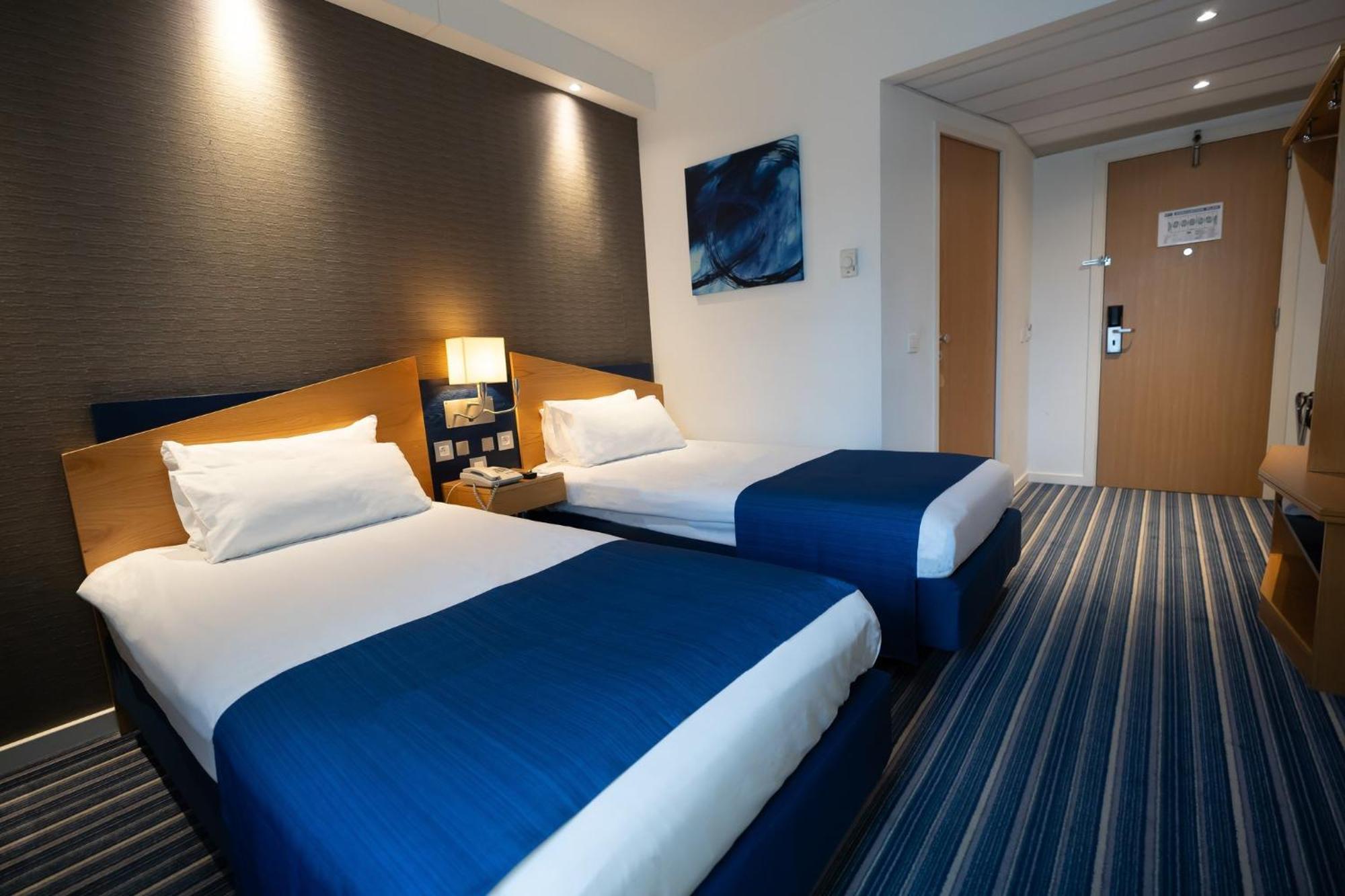 Holiday Inn Express Hasselt By Ihg Exterior foto