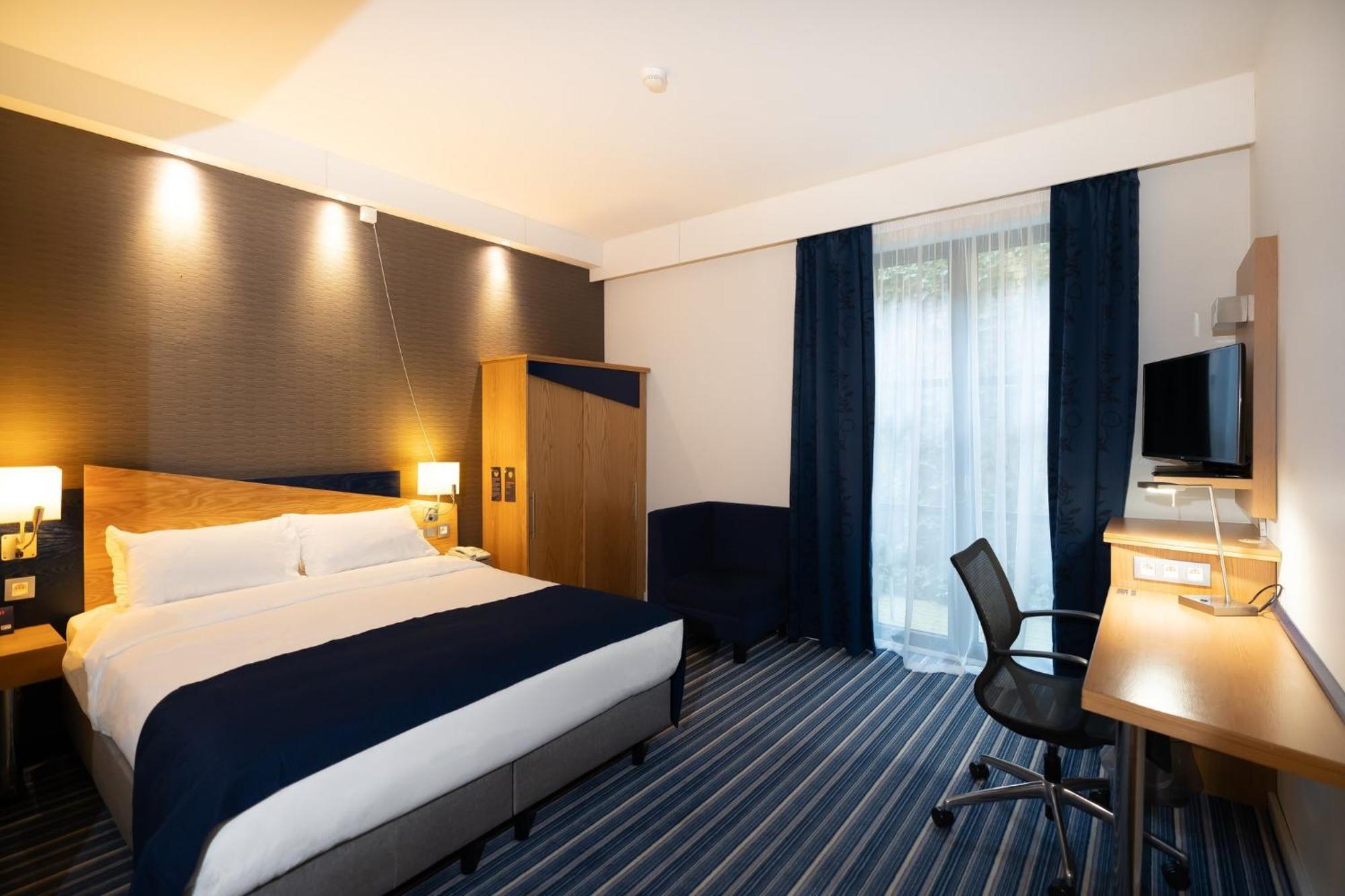 Holiday Inn Express Hasselt By Ihg Exterior foto