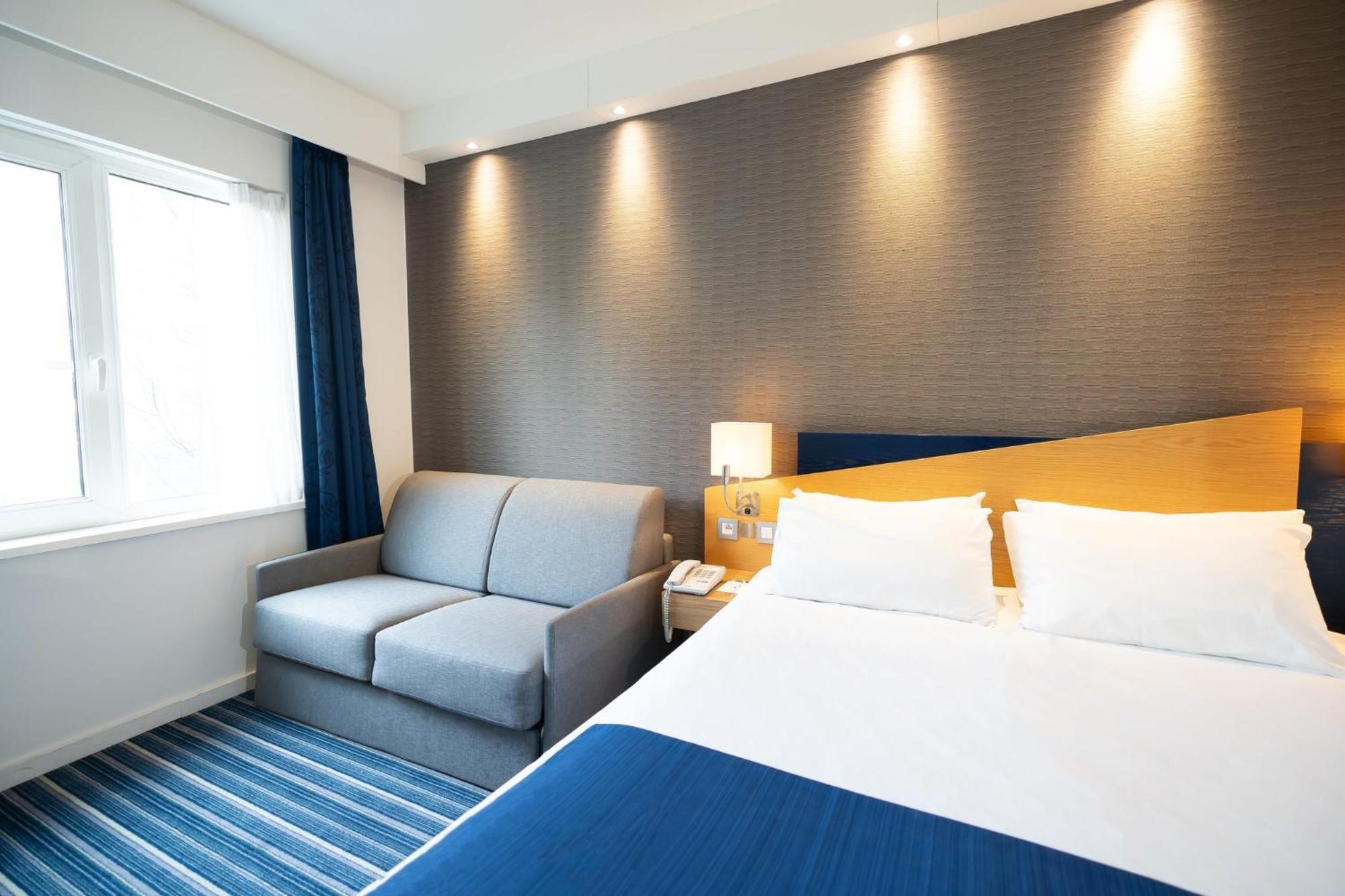 Holiday Inn Express Hasselt By Ihg Exterior foto