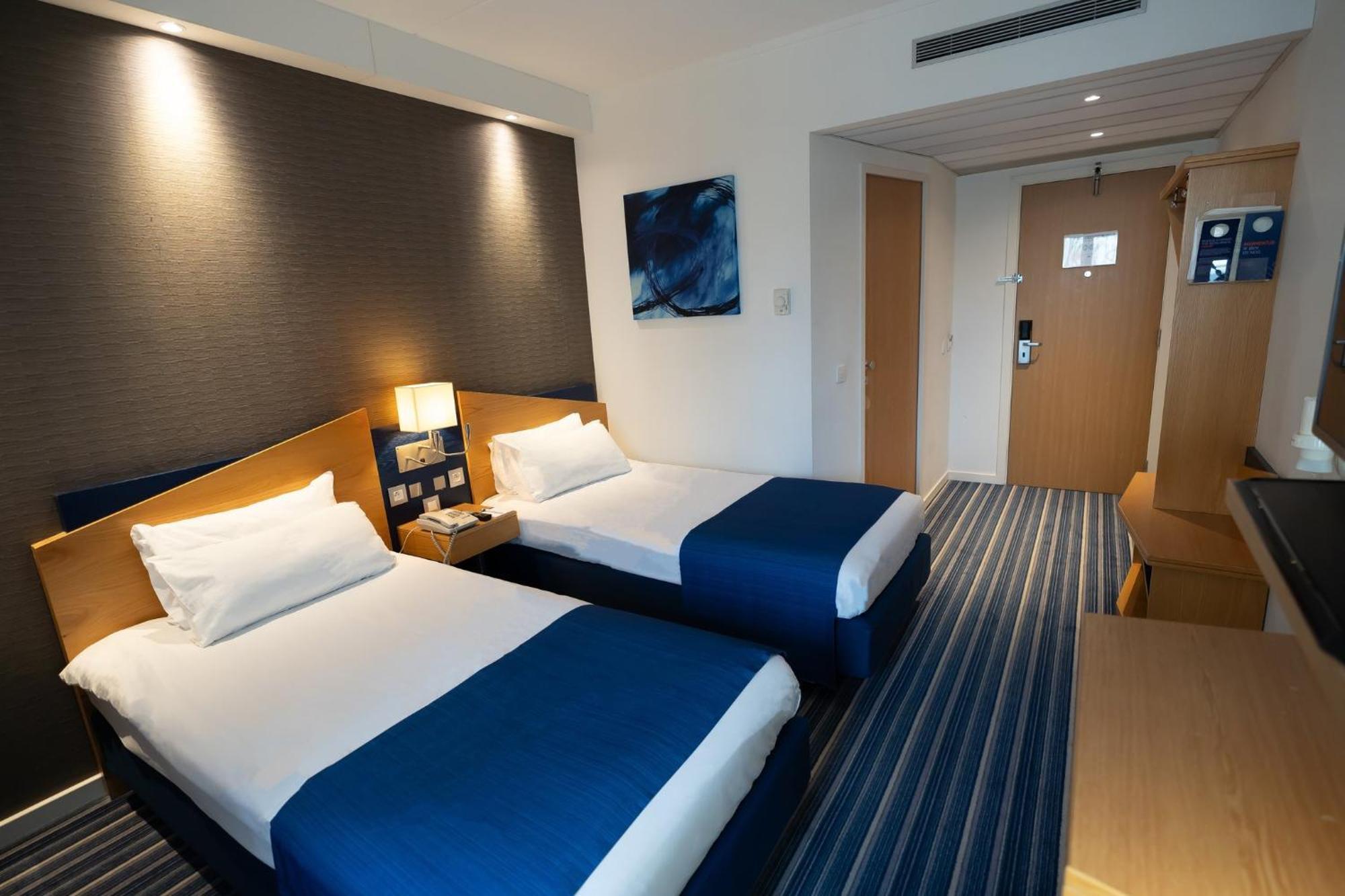 Holiday Inn Express Hasselt By Ihg Exterior foto