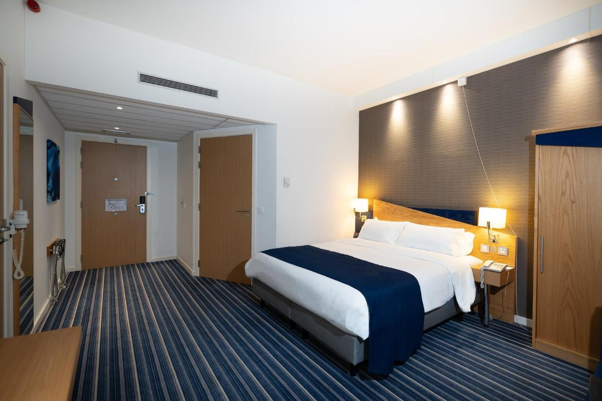 Holiday Inn Express Hasselt By Ihg Exterior foto