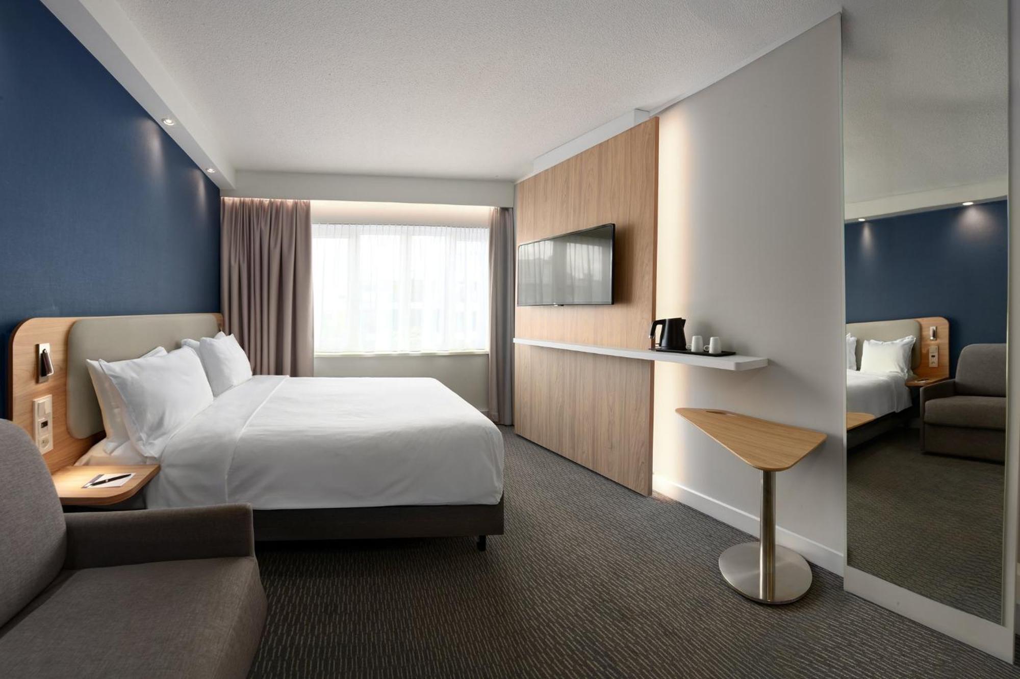 Holiday Inn Express Hasselt By Ihg Exterior foto
