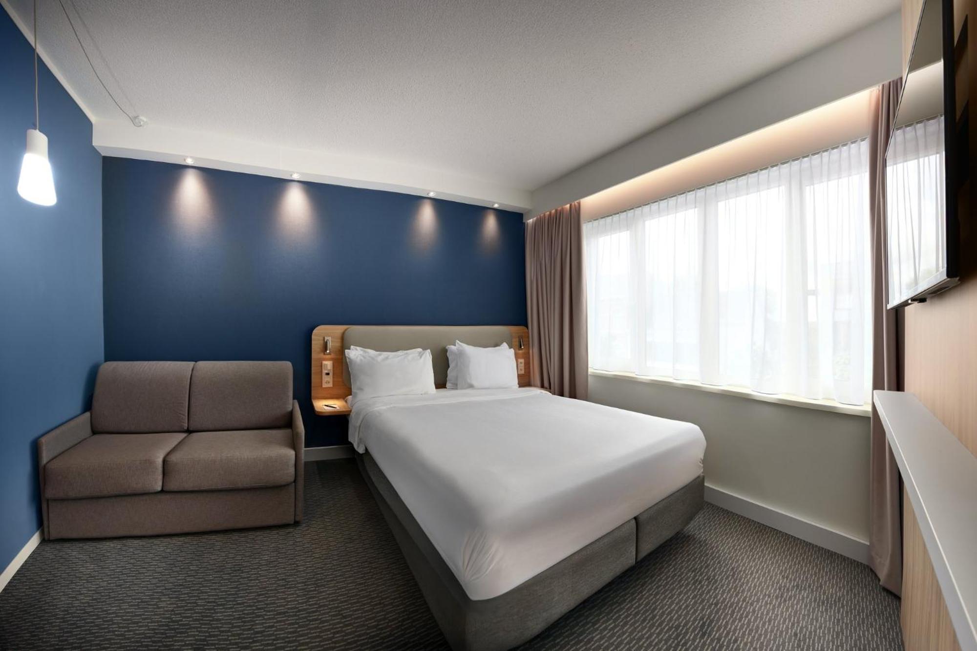 Holiday Inn Express Hasselt By Ihg Exterior foto
