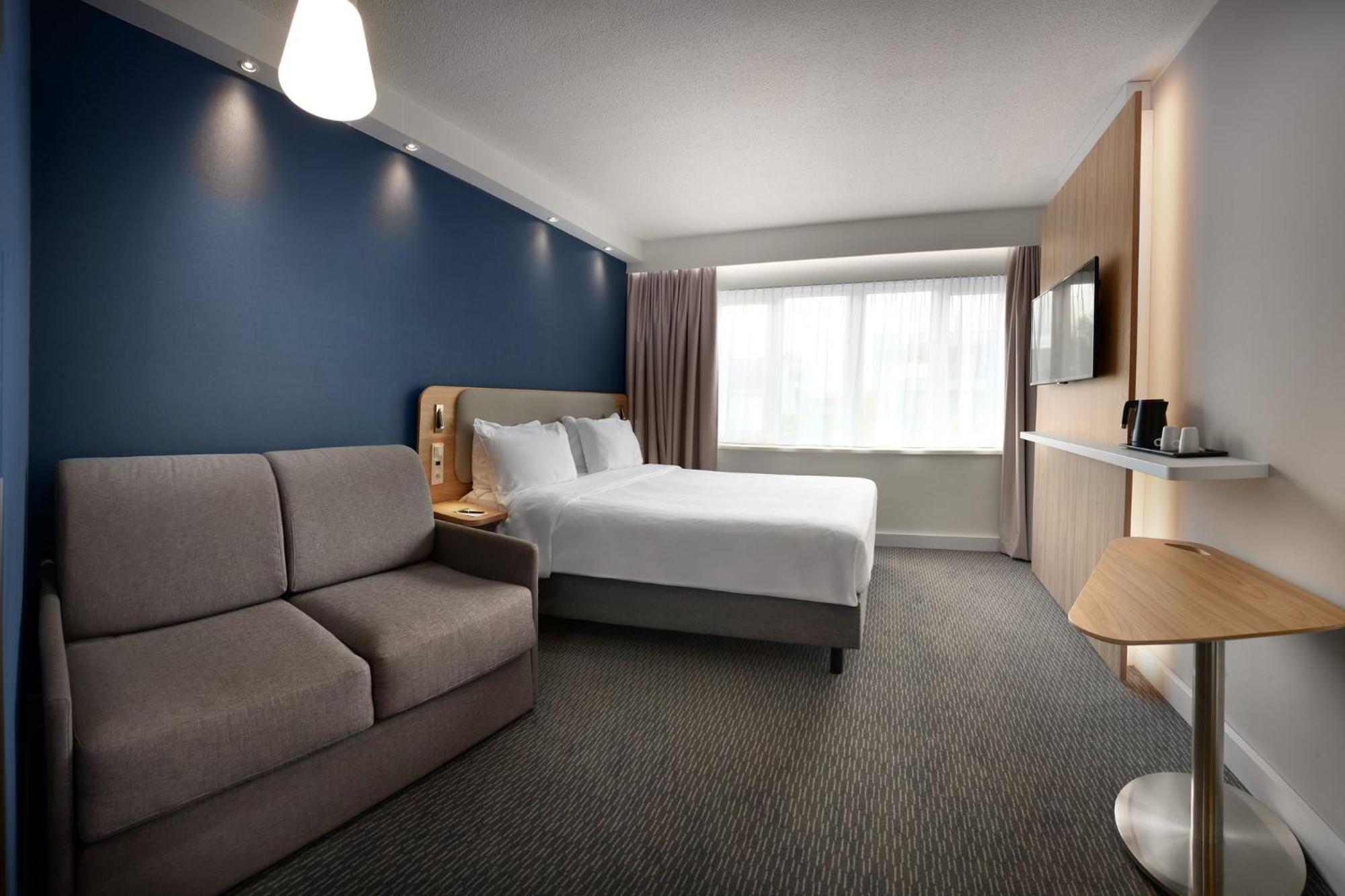 Holiday Inn Express Hasselt By Ihg Exterior foto
