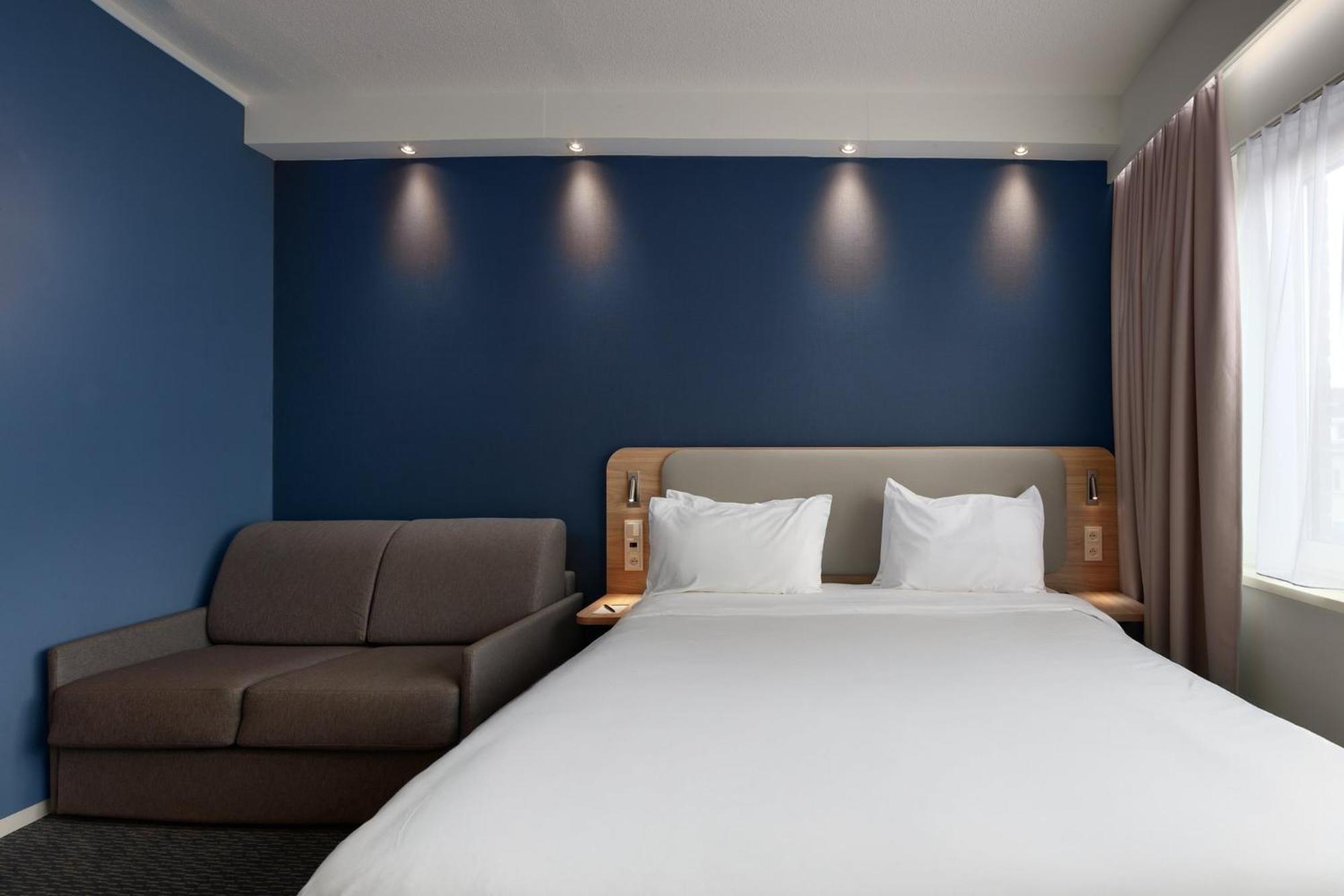 Holiday Inn Express Hasselt By Ihg Exterior foto