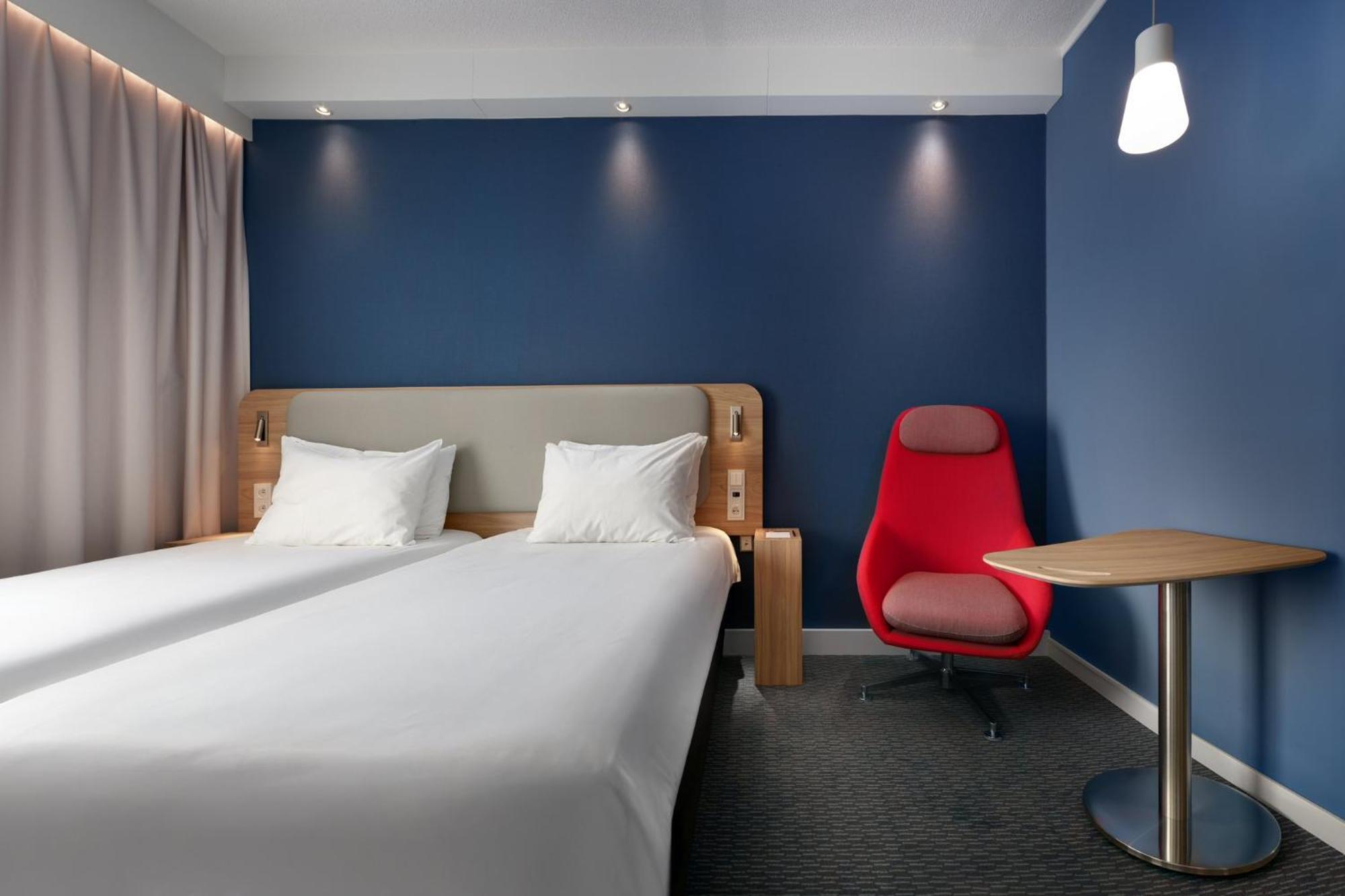 Holiday Inn Express Hasselt By Ihg Exterior foto